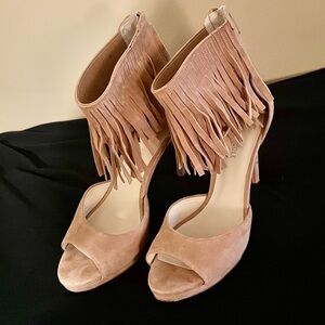 Kenneth Cole beige/tan fringed heel shoe.